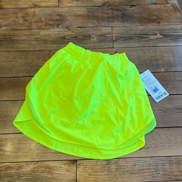 lululemon athletica Dresses & Skirts - Lululemon NWT Hotty Hot Skirt 6 Tall bright yello